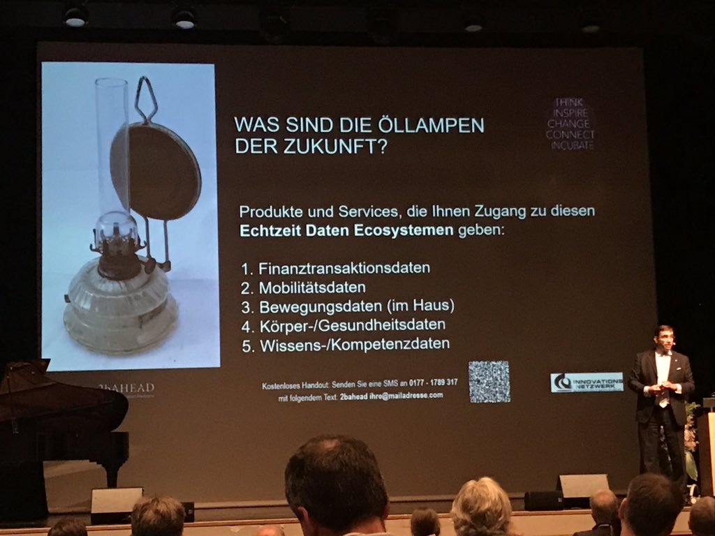 SteFindeisen's tweet photo. Wie sieht die Zukunft 2030 aus? Spannende Gedanken von @janszky beim Innoxday - was könnten eigentlich unsere Öllampen sein? #innovation #Mobility https://t.co/NhotIUwokx