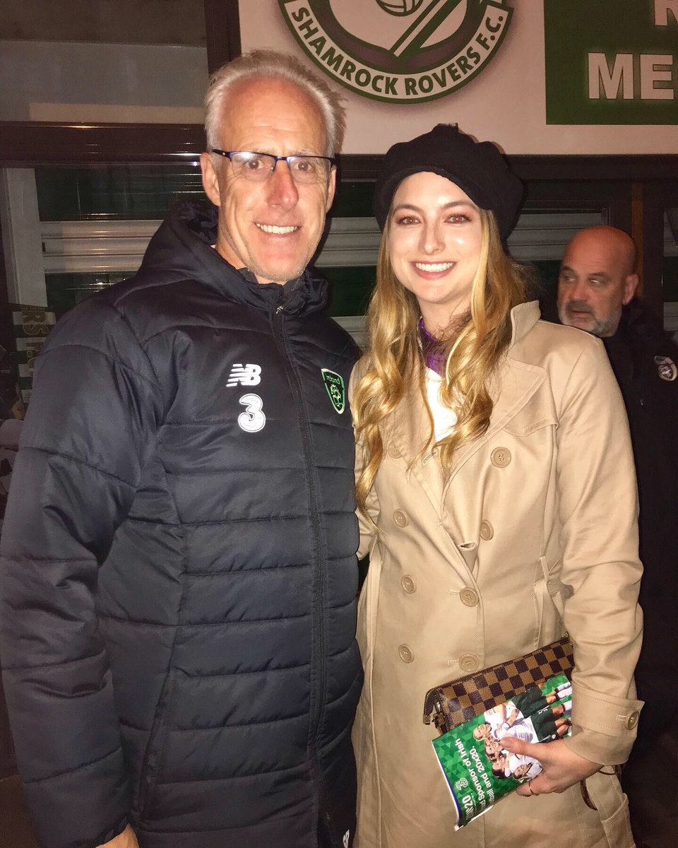 Meghann_Scully's tweet photo. ⚽️☘️ Serious Sport, serious support 

Great evening spent watching the Irish women play Ukraine - some atmosphere 

@FAIreland  @20x20_ie @PaulineMScully #CantSeeCantBe #20x20 #IREvUKR https://t.co/Pd7uKaai9r