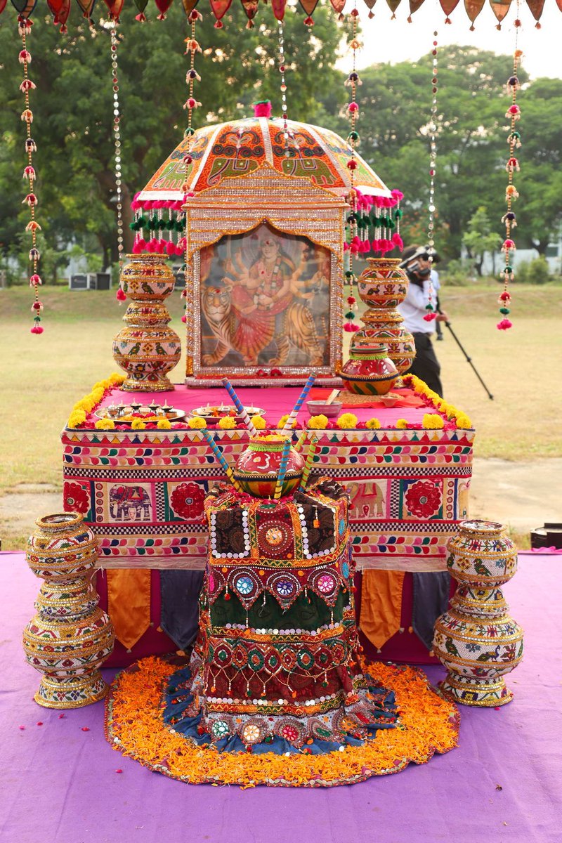 Cadila_Pharma's tweet photo. Garba night at Dholka! With over 5000 participants, it was a spectacular sight to see the campus buzzing with energy and enthusiasm!
#Navratri2019 #Garba #raas #cadila #care #happyshift #employees #Dance https://t.co/Arz35w69F4