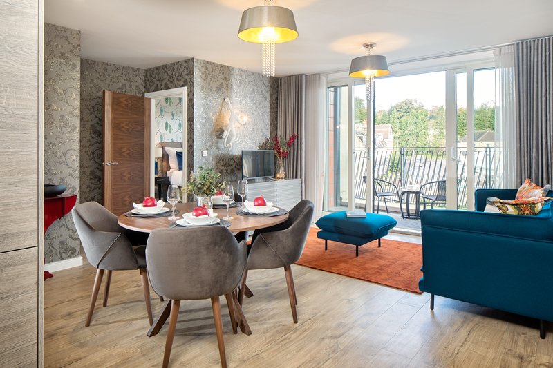 The double-glazed windows in #BathRiverside apartments are low maintenance and maximise natural daylight in your home. ☀️ The innovative coated glass is highly thermally efficient which helps keep the house warmer in winter and cooler in summer. #Apartments #Bath #DoubleGlazing
