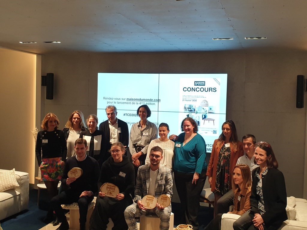 ecomaison_actu's tweet photo. [Trophées @MDM_FR] L'ensemble des lauréats des Trophées @MDM_FR de la Création Durable, avec les organisateurs, les partenaires et les membres du jury dont nous faisions partie : https://t.co/nd1uAKsQHS