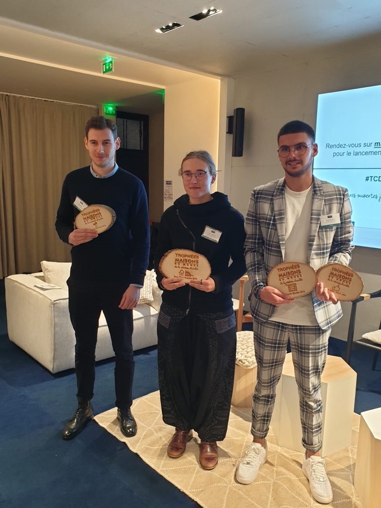 ecomaison_actu's tweet photo. [Trophées @MDM_FR] L'ensemble des lauréats des Trophées @MDM_FR de la Création Durable, avec les organisateurs, les partenaires et les membres du jury dont nous faisions partie : https://t.co/nd1uAKsQHS