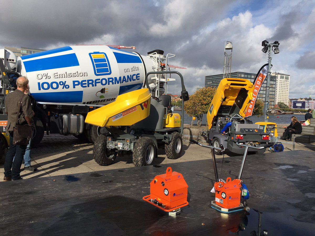 Greeted by these 100% electric beauties at the Market Dialogue for Clean &amp; Healthy Construction 🏗🚜 Showcase of that the machinery is already there - now we need to engage the whole value chain to achieve #ZeroEmissionConstruction and #TheFutureWeWant.