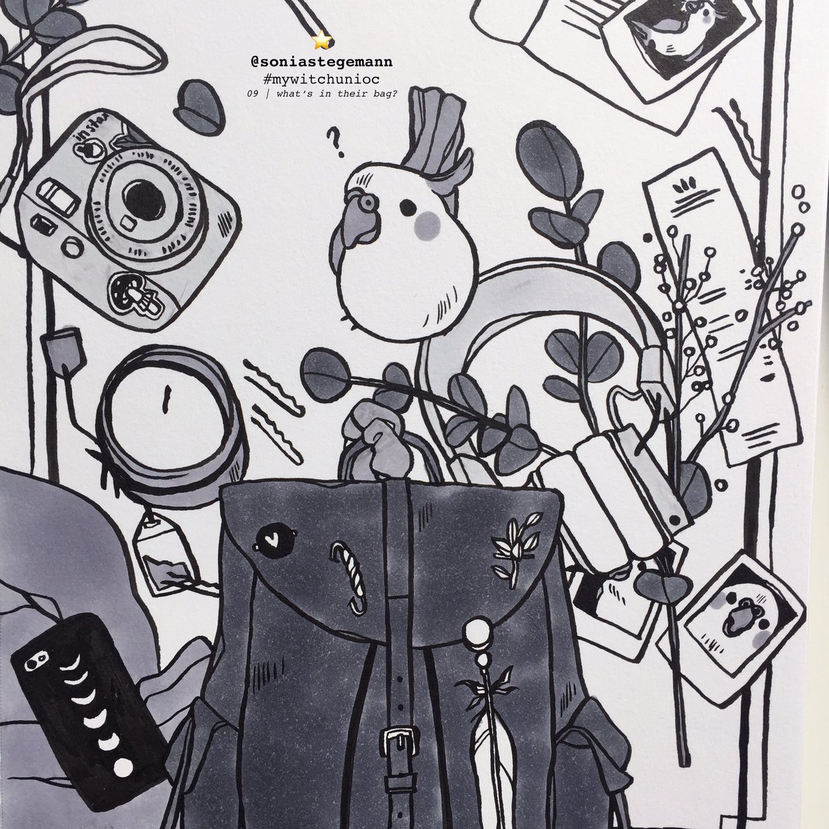 Day 09: what's in their bag??✨
Sometimes Cleveland sneaks into Nubias bag when she goes to work because he doesn't want to wait at home
#mywitchunioc #inktober 