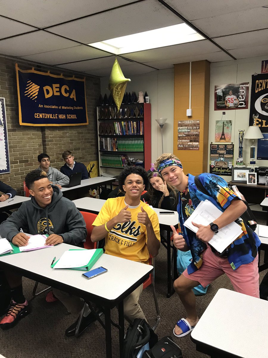 TheHerdCHS's tweet photo. Tropical Tuesday was ☀️😎🌴 #epnd #spiritchain2019 https://t.co/uq9ToGaJmI