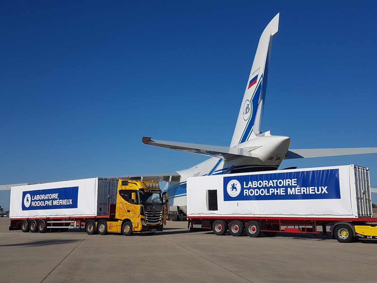 Un Antonov affrété par la <a href="/MerieuxFdn/">Fondation Mérieux</a> a décollé de la plateforme humanitaire <a href="/BIOPORT_LOG/">BIOPORT</a> de <a href="/lyonaeroports/">Lyon Aéroport</a> @vinciairport en direction de #Goma. A son bord : 3 laboratoires-containers #IMeBIO + un labo mobile de la fondation #Praesens, adaptés aux situations de terrain complexes