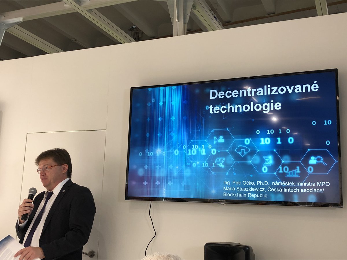 TomZilavy's tweet photo. @PetrOcko dnes o decentralizovaných technológiách #DLT v Českej Republike 👏🏽 @mpo_tweetuje #thecountryforthefuture https://t.co/eYJxvF0TDh