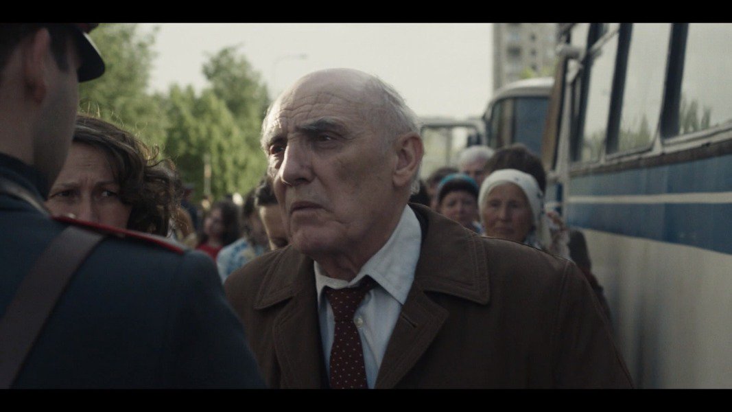 #チェルノブイリ
ルーウィンについて脚本を見たところ、名前はザルコフ、85歳。なので生前のレーニンを知る最後の世代？　市の重鎮ですが、避難シーンはズルしたわけじゃなく、単に残るべきリストに載ってなかったようです。「国は安全だと言ったじゃないか…」と困惑しながら避難した、とありました。