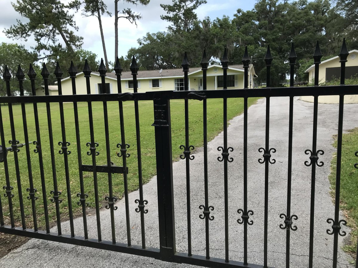 exitbeachrealty's tweet image. Farm on 5.8 acres in the &apos;&apos;Heart of Ocala Historic Horse Country&apos;&apos; Totally fenced - 5 paddocks, 3 stall barn, insulated roof. 2/2 Concrete block home...click the link below for more info or call Becky Tyson McIntosh at 352-843-0645 buff.ly/31Wf32r #Ocala  #farm #forsale