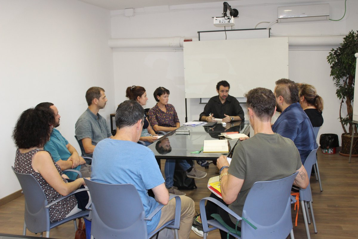 bdnlab's tweet photo. Ahir vam celebrar la segona sessió informativa de la segona edició de "Menuda Badalona!". Poc a poc, construint entre tots els centres educatius de #Badalona la nostra ciutat en miniatura! #makers #stem #FabLabSchool https://t.co/RAcTDTZGt1