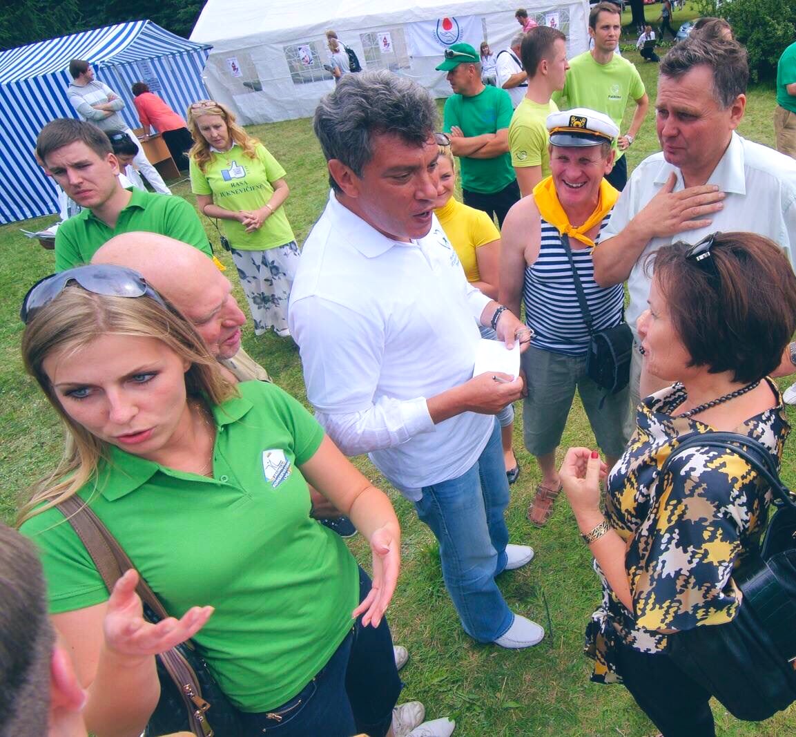 narkeviciute's tweet photo. Shoulder to shoulder for free and democratic Russia...Today you would celebrate your 60th birthday, dear Boris! Your heroic spirit is still with us and we won’t ever give up promoting your cause. That is the best gift I can give you on this anniversary. #BorisNemtsov #FreeRussia https://t.co/lF5w63PZx7