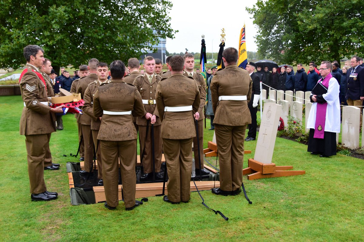 CWGC's tweet image. A burial service has today, Wednesday 9 October, been held @CWGC’s New Irish Farm Cemetery for two unknown #WW1 soldiers of the Royal Fusiliers who were discovered in 2014 during building work which was taking place nearby. Learn more: ow.ly/8lxk50wFmWk #OurWorkContinues