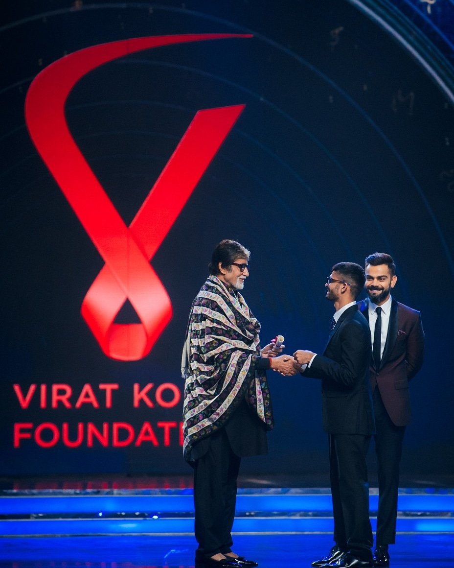 Words can't describe what I felt when I met such influential people who have inspired me all my life.
<a href="/SrBachchan/">Amitabh Bachchan</a> <a href="/imVkohli/">Virat Kohli</a>
I would like to thank <a href="/vkfofficial/">Dan</a> @indiansportshonours and @cornerstonesport for honouring me from bottom of my heart 👍