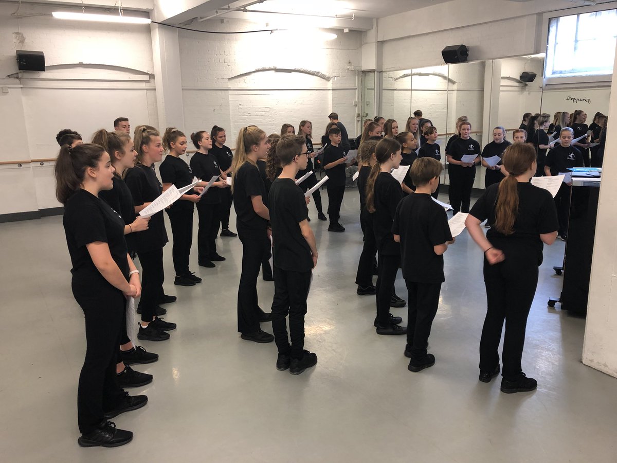 shsXart's tweet photo. The @ShenfieldHigh JPAA can be heard all through @pineappledance studios this morning singing ‘One Short Day’ from @WickedUK in their Musical Theatre workshop #newexperiences https://t.co/rmtZwBVRJp