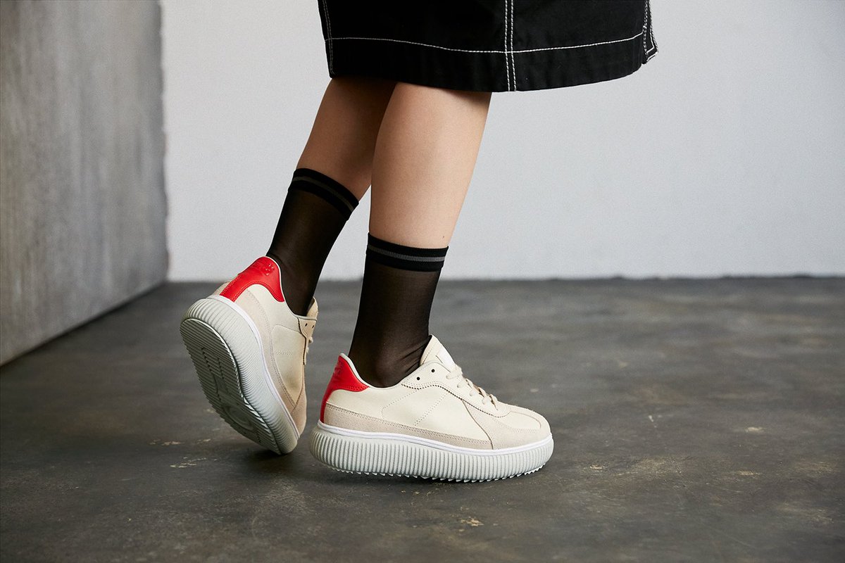 Onitsuka Tiger Japan ボリューム感のあるソールで足元に存在感をプラスする Delecity ベーシックカラーのアッパーで コーディネイトのしやすさが魅力 T Co Fdpxehxlpk オニツカタイガー