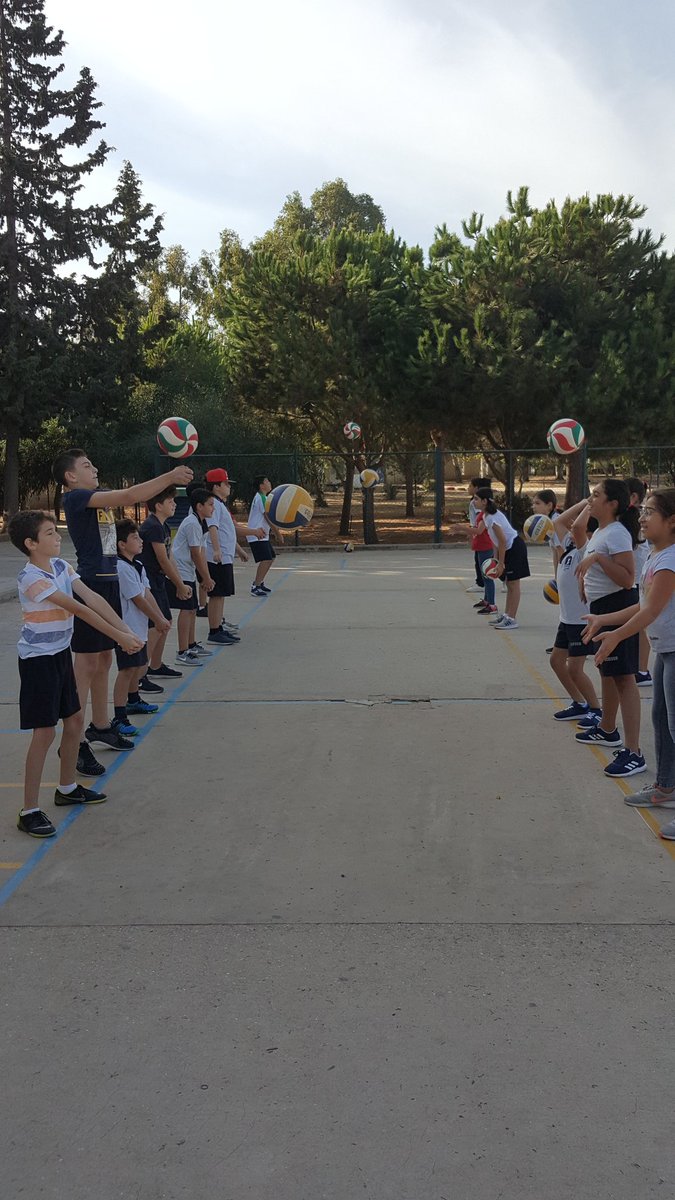 hibafawaz17's tweet photo. volley ball techniques #set #Dig #serve #grade_5 #fun @Hhhsinfo @dina_jradi @AboudaherSarine @mahalebanon @nisrinmasri @DaraziFarah https://t.co/RpsTxhKBDm