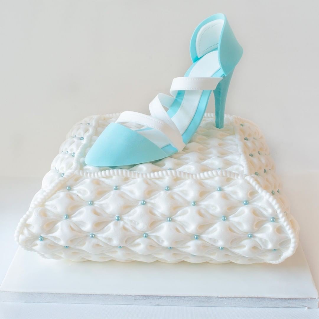 designacake's tweet photo. To celebrate the 3rd birthday of the Creative Cake System range, @KatySueDesigns  have just launched The Easy Fabric Puff Mould. 🎈
Create a uniformed fabric puffed effect with fondant &amp; sugar paste! In-store &amp; online.
https://t.co/9fGvXCDHgu https://t.co/fG5pNsLT9c
