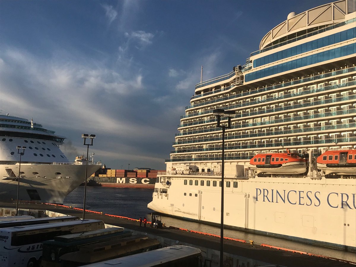 Busy day ⁦<a href="/PortSaintJohn/">Port Saint John</a>⁩ - 3 large cruise vessels, large MSC Container ship,large Bulk ship - all in the main harbour! + Tankers + barges in Courtney Bay + among the world’s largest tankers in the outer harbour! Port Saint John - helping to grow our economy, building jobs!