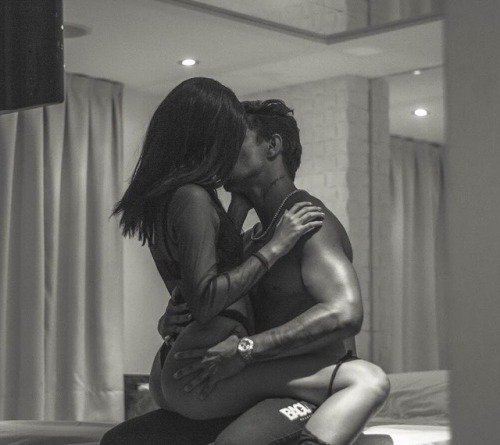 Mia Grey tweet media