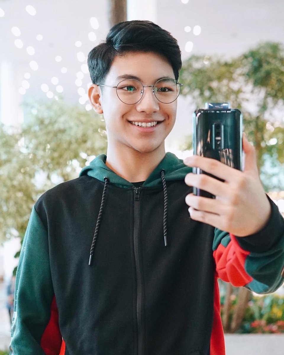 MyaacR's tweet photo. @Espanto2001 IG post
Whatever holds you back, you can move beyond. Look out for Vivo’s #V17Pro https://t.co/4DQfCIZBJK