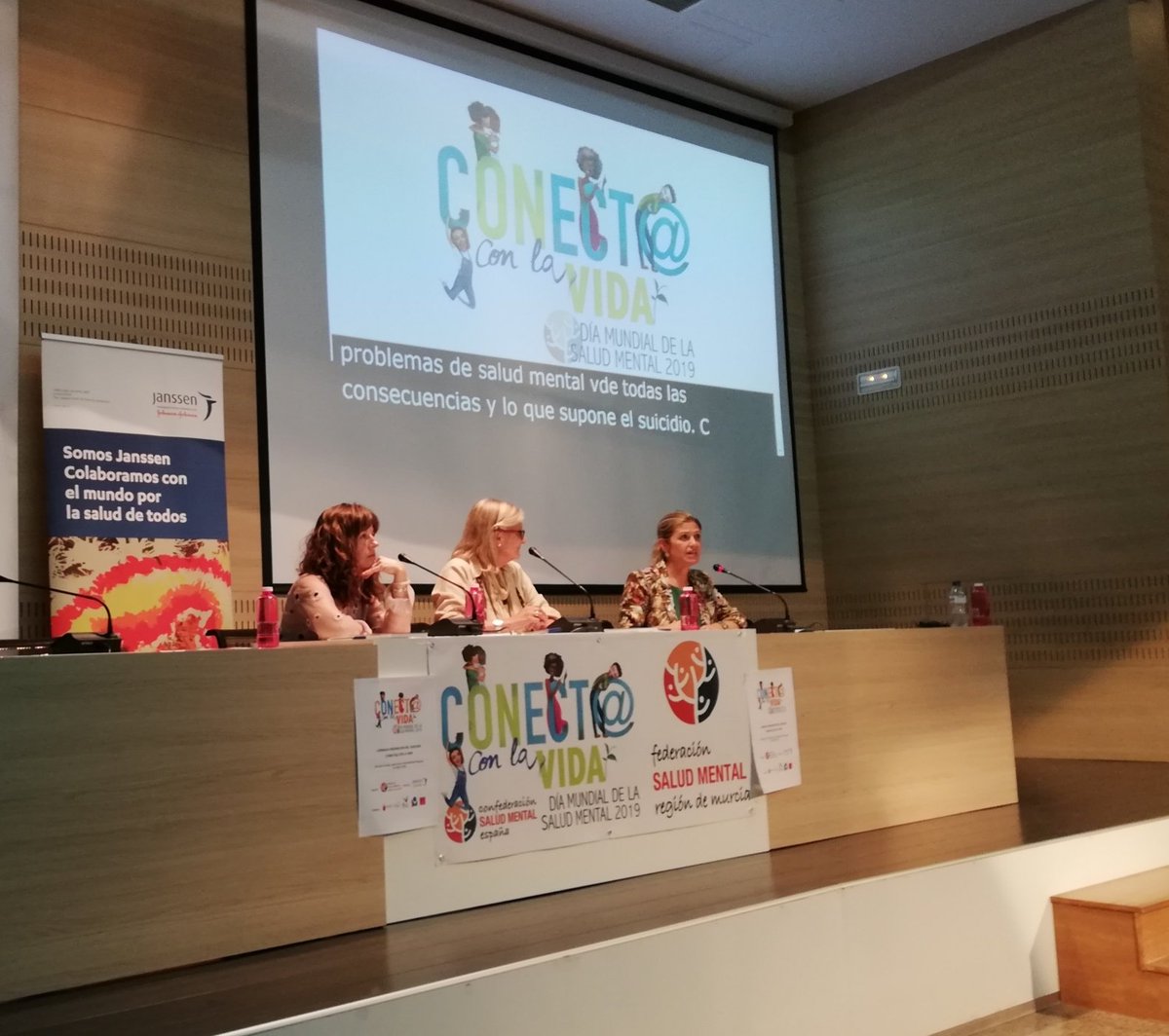 SaludMentalRM's tweet photo. Clausura de las Jornadas de prevención del suicidio de la mano de @paquiperezcs Concejala del @AytoMurcia y de la Gerente Regional de Salud Mental @HPRA_SMS M. Asunción De Concepción Salesa y Delia Topham, Presidenta de @SaludMentalRM https://t.co/MIwGGxSKuA