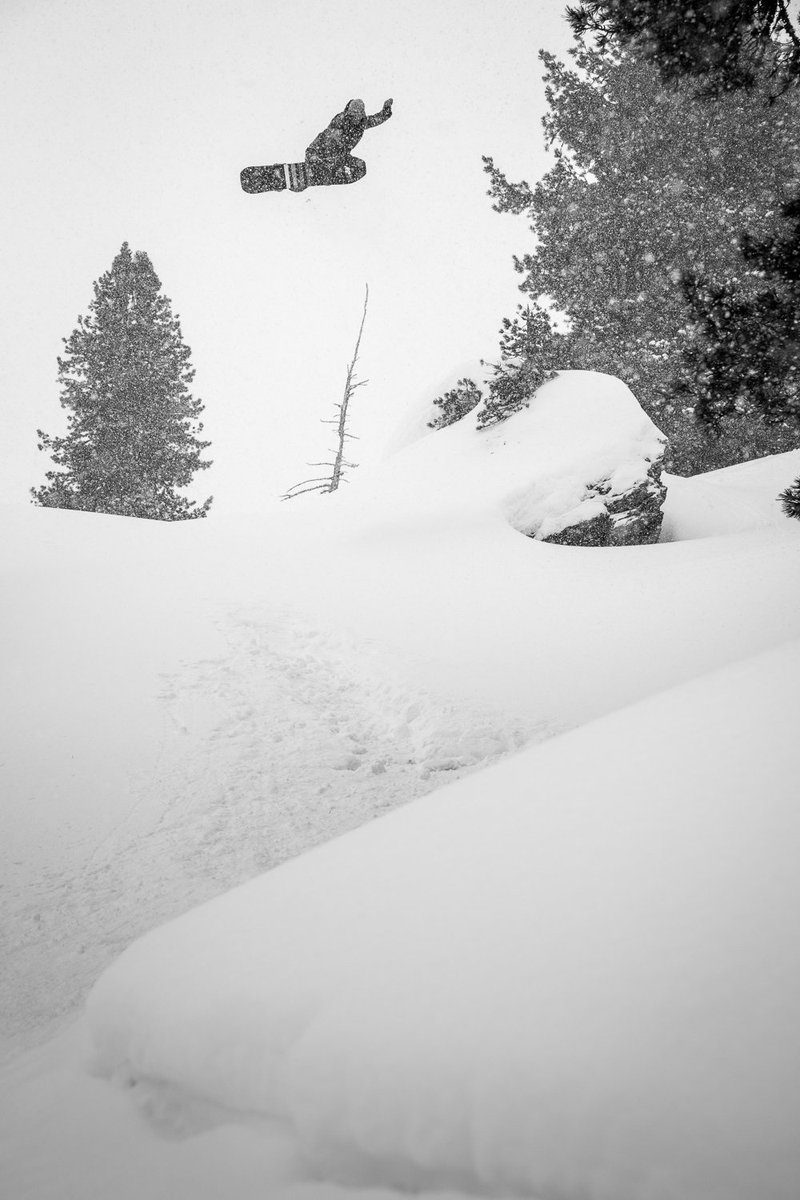 k2snowboarding's tweet image. A timeless method from a timeless human. The Mayor of Zillertal, Steve Gruber showing us the goods | Marc O'Malley 📷 #K2Snow #K2PartyPlatter #PartyOnAPlatter