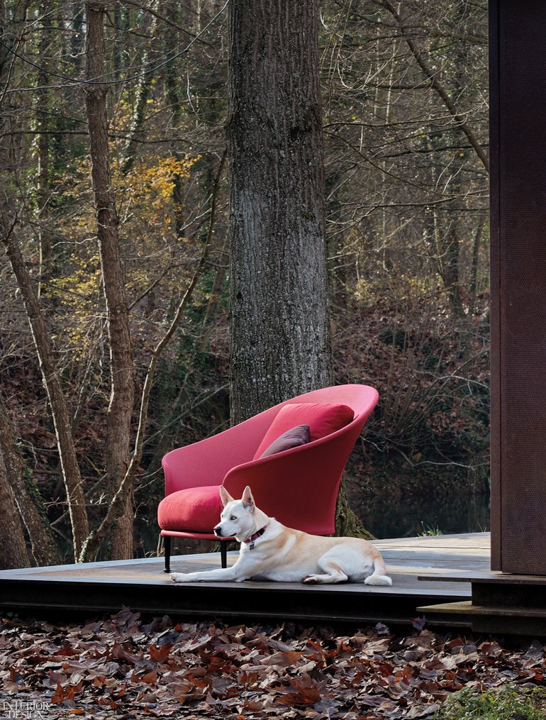 InteriorDesign's tweet photo. Make the most of your outdoor space with these products (dog not included): https://t.co/8kC6fnv7yc https://t.co/yn163eg516