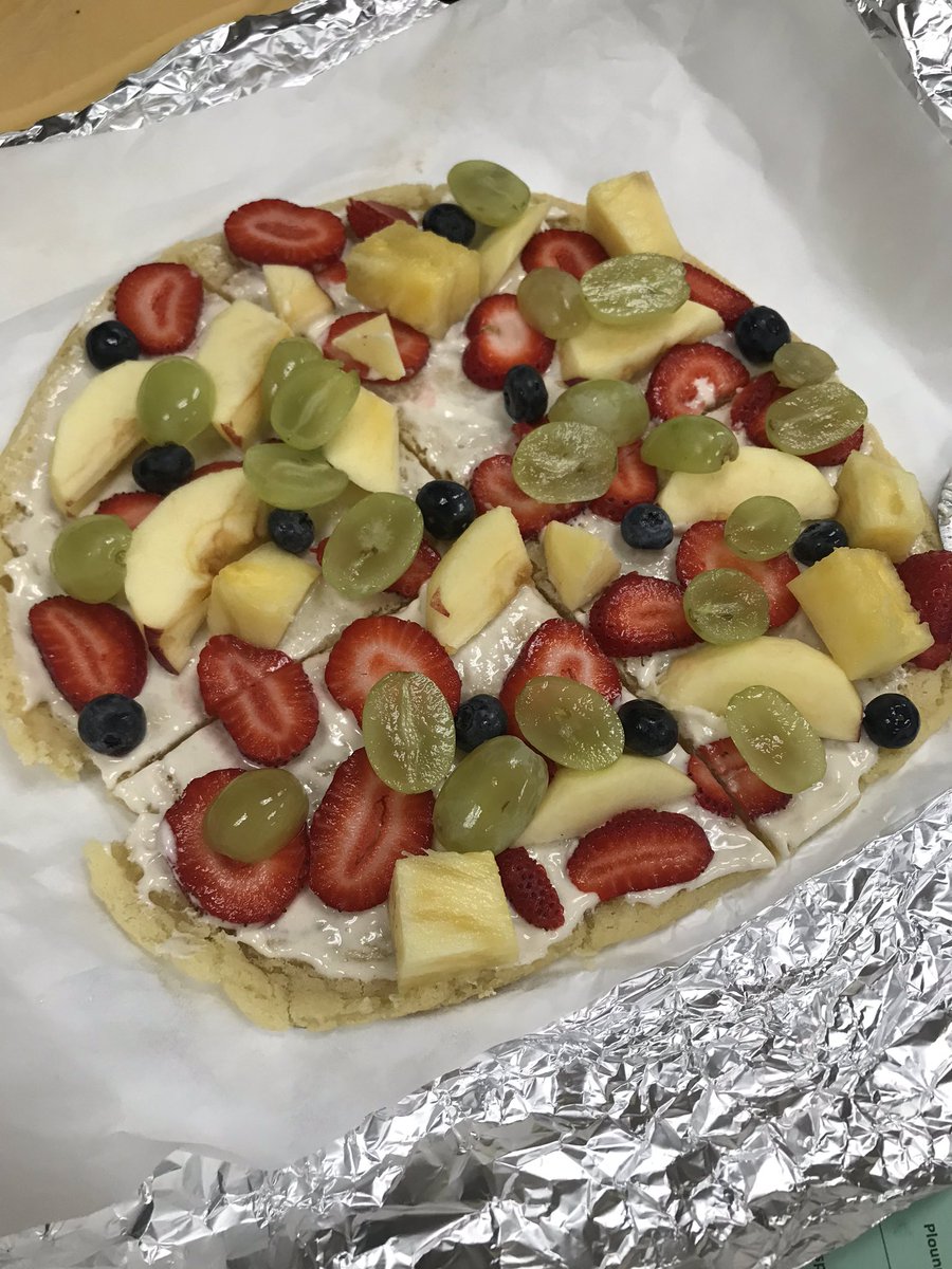 MissHaubner's tweet photo. Students in baking practiced knife skills today and assembled some beautiful fruit pizzas! https://t.co/fmR4g9fPNH
