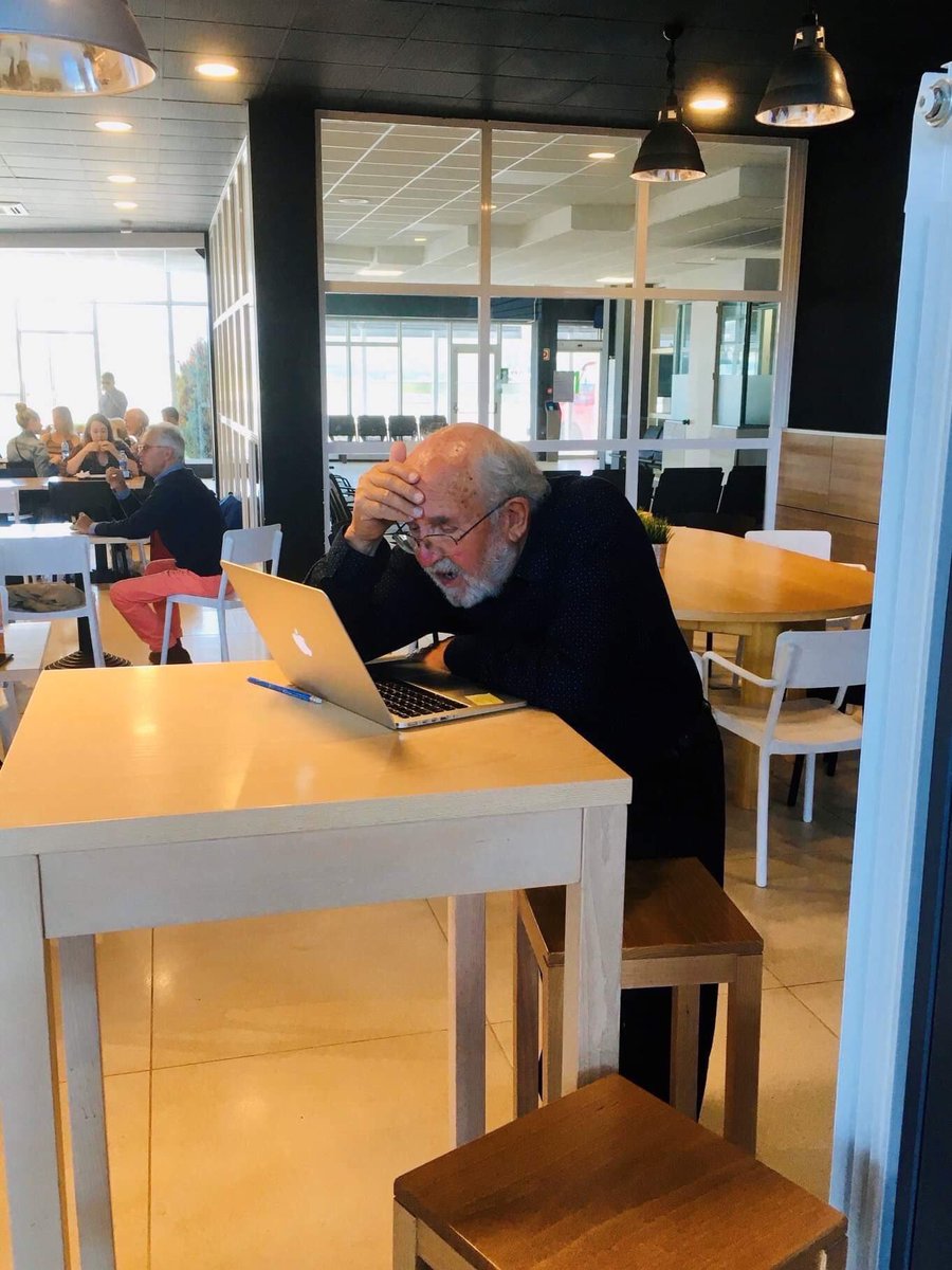 aitorehm's tweet photo. El nuevo Nobel de Física, Michael Mayor, se ha enterado que ha ganado el premio estando en San Sebastián y alguien le ha sacado esta foto en el Aeropuerto, viendo los mensajes de enhorabuena que le llegaban. La foto me ha recordado a la experiencia de José Saramago en 1998... https://t.co/3AUtMKa1gF