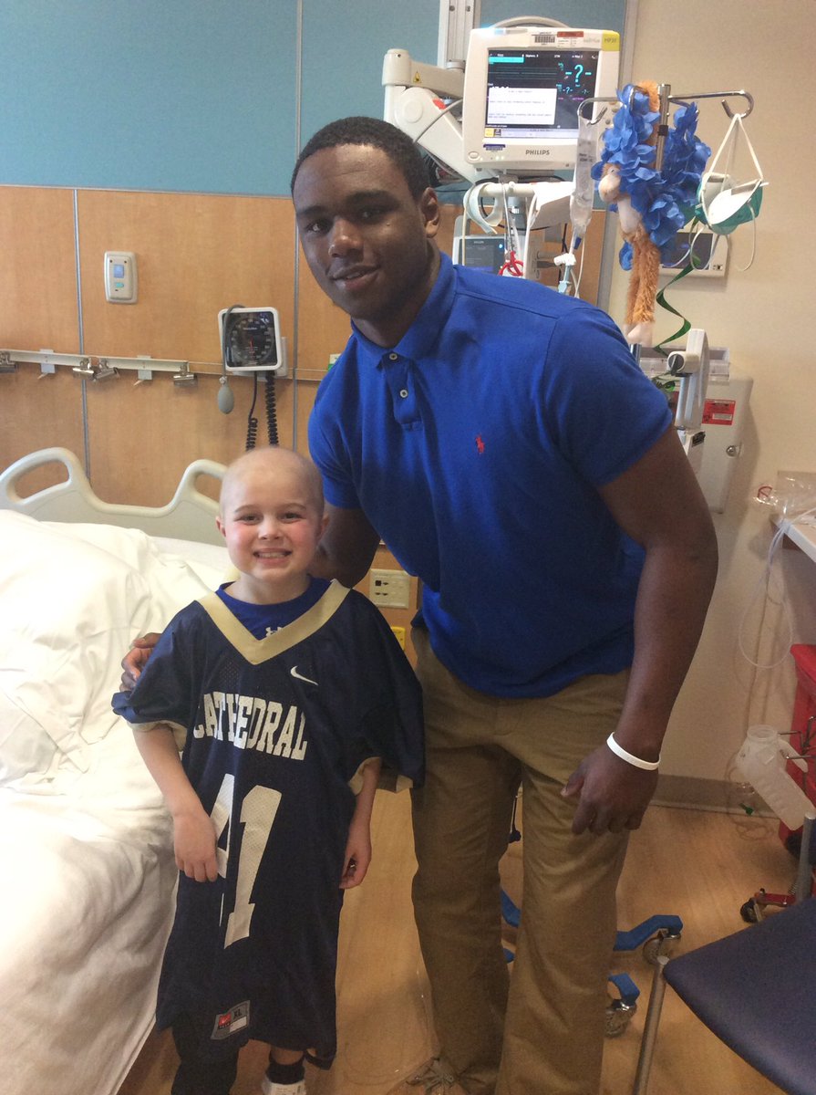 AntonioCMorales's tweet photo. #USC RB Markese Stepp wears No. 30 for Brody Stephens, whose brief life included hard-fought bouts with two types of cancer.
On Saturday, Stepp - a former Notre Dame commit - will play in South Bend with Brody’s family watching from the stands.
https://t.co/RIOZYDluR6 https://t.co/u5YQ6ncwik
