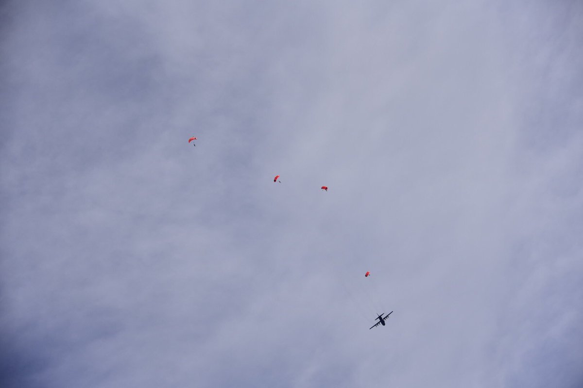 ccgsar's tweet image. Jump- and splash down!  @RCAF_ARC #SARTECH’s have splashed into the water- and made their way to the life raft.  Several subjects have been located in the raft and will be rescued by a @CoastGuardCAN vessel.  #SARExPASSBAY