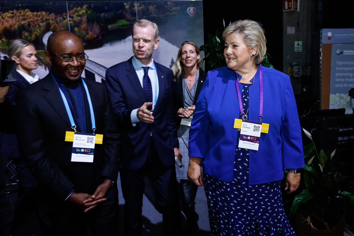 PM of Norway <a href="/erna_solberg/">Erna Solberg</a> is touring the #XynteoExchange #Marketplace where we showcase 35 Impact Makers from 16 countries, with @Yara CEO Svein Tore Holsether <a href="/stholsether/">Svein Tore Holsether</a> and Econet Founder Strive Masiyiwa #XE19 bit.ly/2Pf69v4