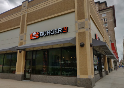 NewarkAlliance_'s tweet photo. The only thing we like better than talking about #Food is eating it. @burgerim is finally open on Halsey Street in #DowntownNewark so make sure to stop by. #goodeats https://t.co/Ip6JngMf9p