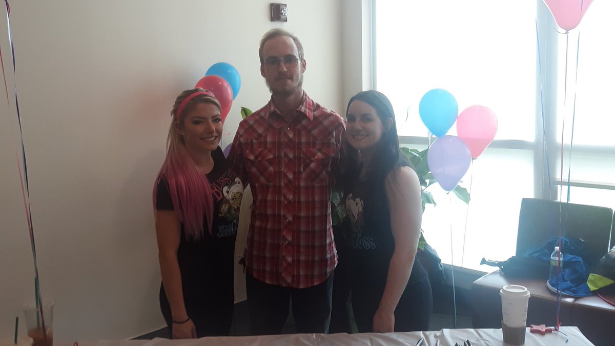 I very rarely tweet, but when I do it's to brag that I got to meet my 2 favorite women's wrestlers <a href="/AlexaBliss_WWE/">Lexi (Kaufman) Cabrera</a> and @NikkiCrossWWE At the same time!!! Thank you for coming out here and supporting a great cause!