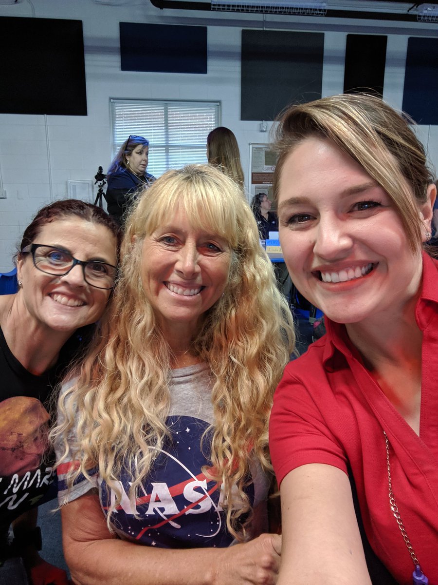 tami_mcintire's tweet photo. #PBLSpaceIA includes some vertical #CCSDGoForSpace conversations between @PitnerPatriots & @PalmerMiddle space lovin teachers! @DrABHosey @PattyUcciferri @MrsAbbySandlin @STEMsally https://t.co/d2gpvC7Pkt