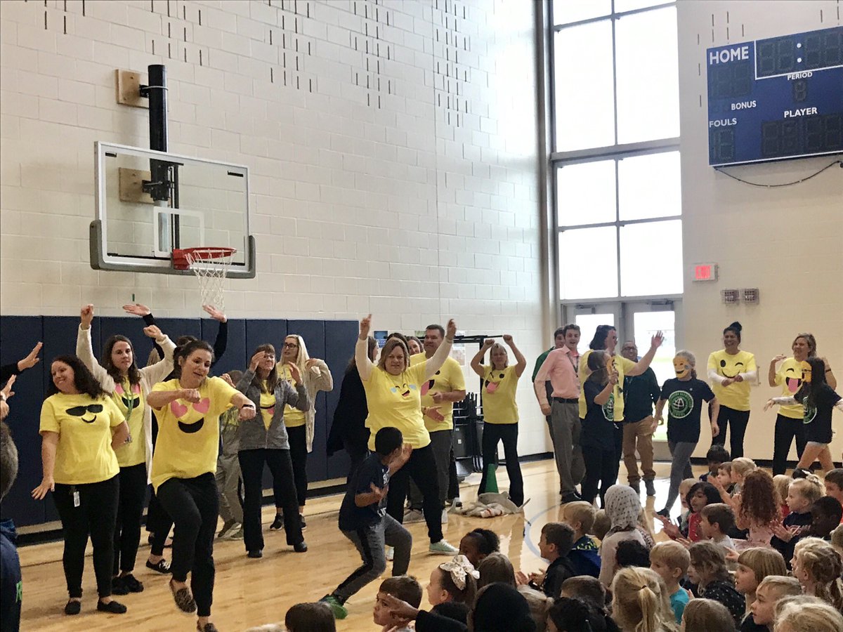 _aliparkinson's tweet image. Sometimes you just have to dance because you ‘Can’t Stop This Feeling’ #TrailBlazeOn #StaffFun 😂 #AnythingForKids 😍#ThoseMoves 💃🏻#YouGetAnEmojiShirt 👈#YouGetAnEmojiShirt 👏#BestStaffEver 🤩