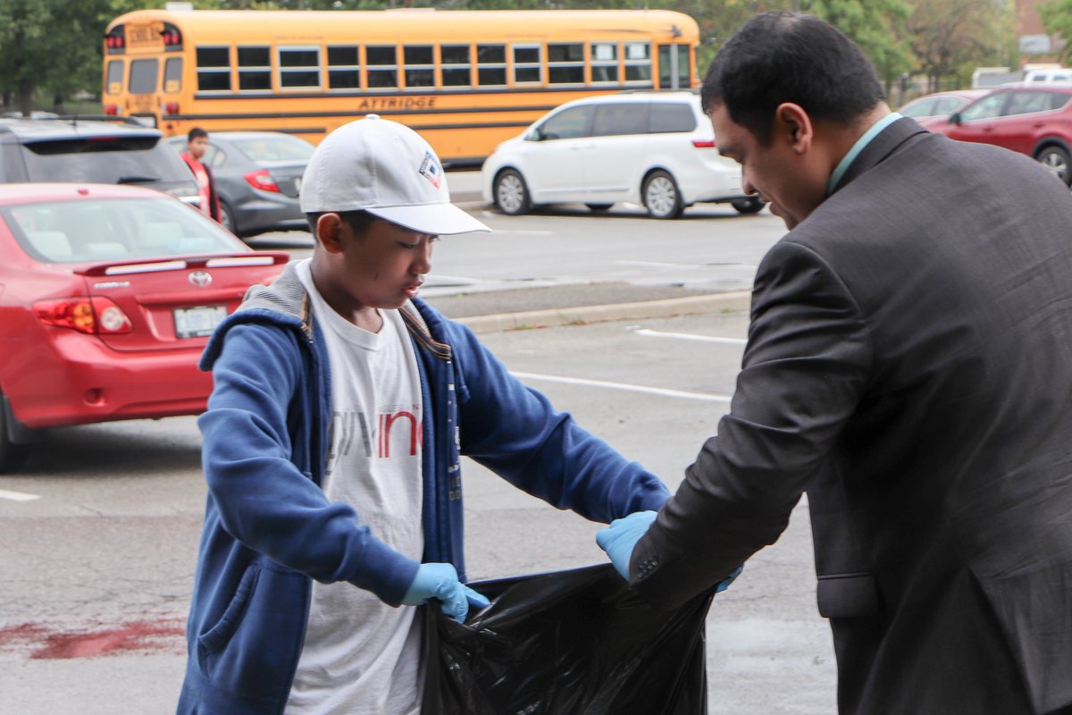 Reyn_EBC_Canada's tweet photo. Iglesia Ni Cristo (Church of Christ) serves the community in Mississauga. Positive gesture of community involvement like Adopt-A-Park is part of the Church of Christ’s Volunteer Service — INCGiving. 

Photos Credits: Reisy Macapinlac

#EagleNews @EagleNews https://t.co/Ur75BA7BkY