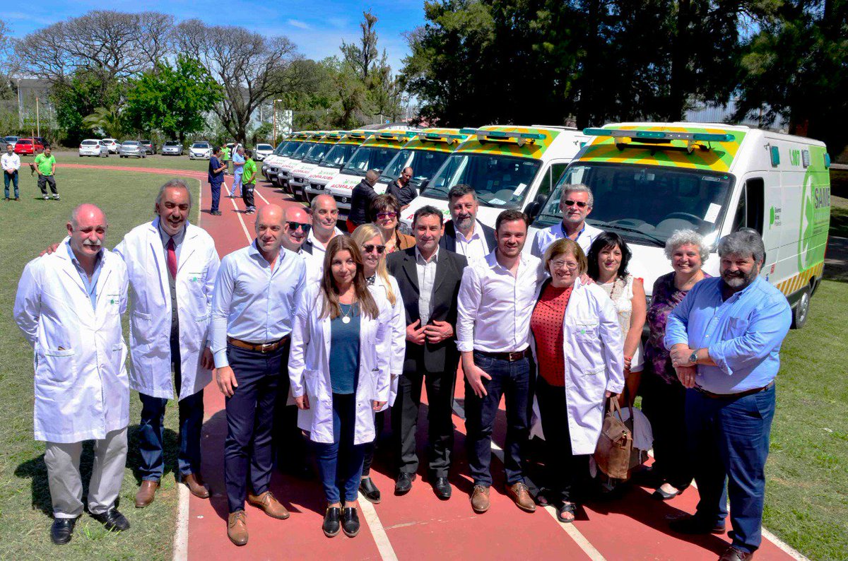 andresscarsi's tweet photo. Hoy entregamos nuevas ambulancias a los hospitales provinciales Petrona V. de Cordero, Don Victorio Tetamanti, Dr. Mario V. Larrain, V. López y Planes, San Roque, Mariano y Luciano de la Vega, Dr. Narciso López y Dr. Alberto Eurnekian para fortalecer la atención en estos centros. https://t.co/6ZxwNfylrC
