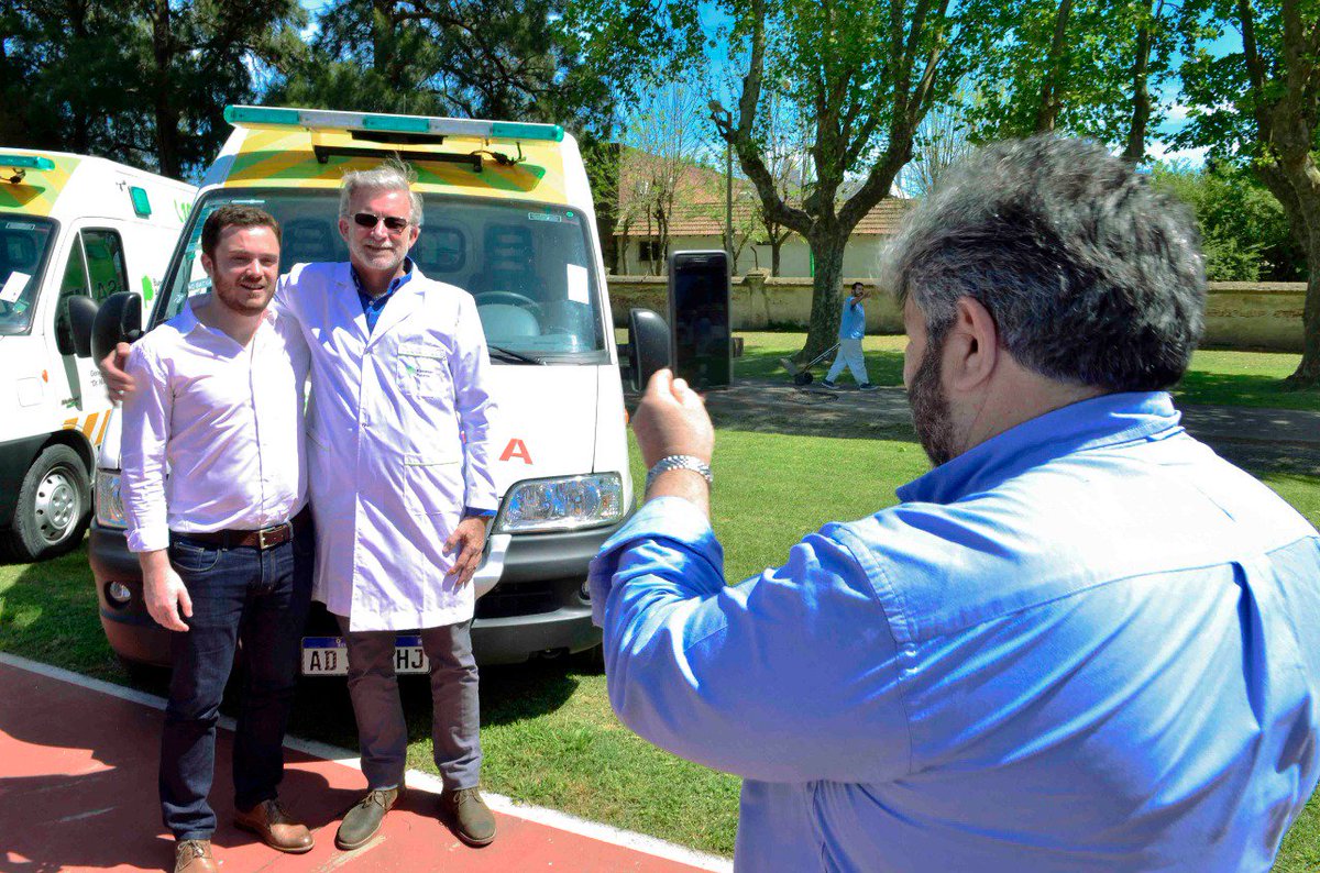 andresscarsi's tweet photo. Hoy entregamos nuevas ambulancias a los hospitales provinciales Petrona V. de Cordero, Don Victorio Tetamanti, Dr. Mario V. Larrain, V. López y Planes, San Roque, Mariano y Luciano de la Vega, Dr. Narciso López y Dr. Alberto Eurnekian para fortalecer la atención en estos centros. https://t.co/6ZxwNfylrC