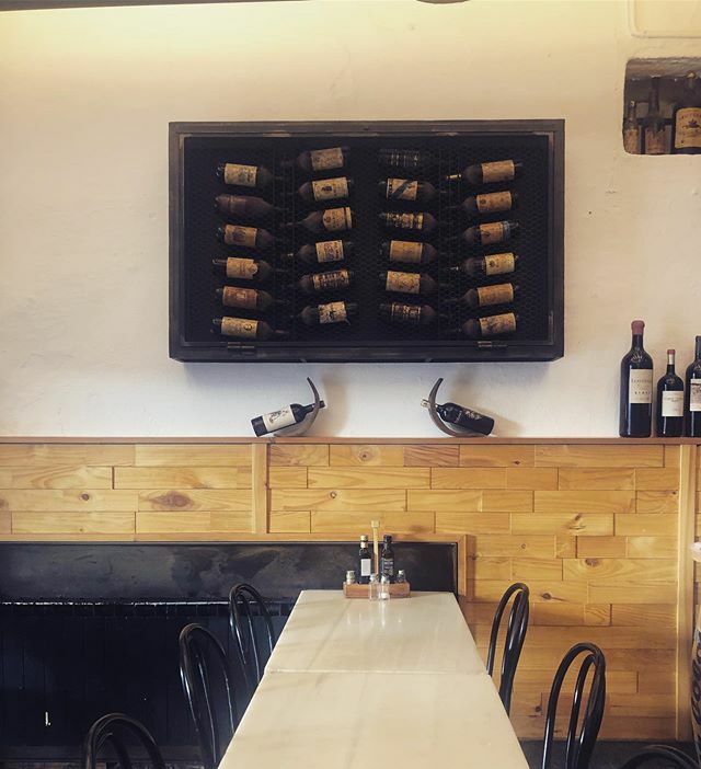 Can_Colome's tweet photo. Ja tenim la nostre col-lecció de vins de La Rioja on es mereix. #cancolome #vinos #larioja #egurenugarte #marquesdecaceres #viñacumbrero #campoburgo #herenciaremondo #molinsderei #elpapiol https://t.co/wnRHAh79oj https://t.co/VjEg9cqpkV
