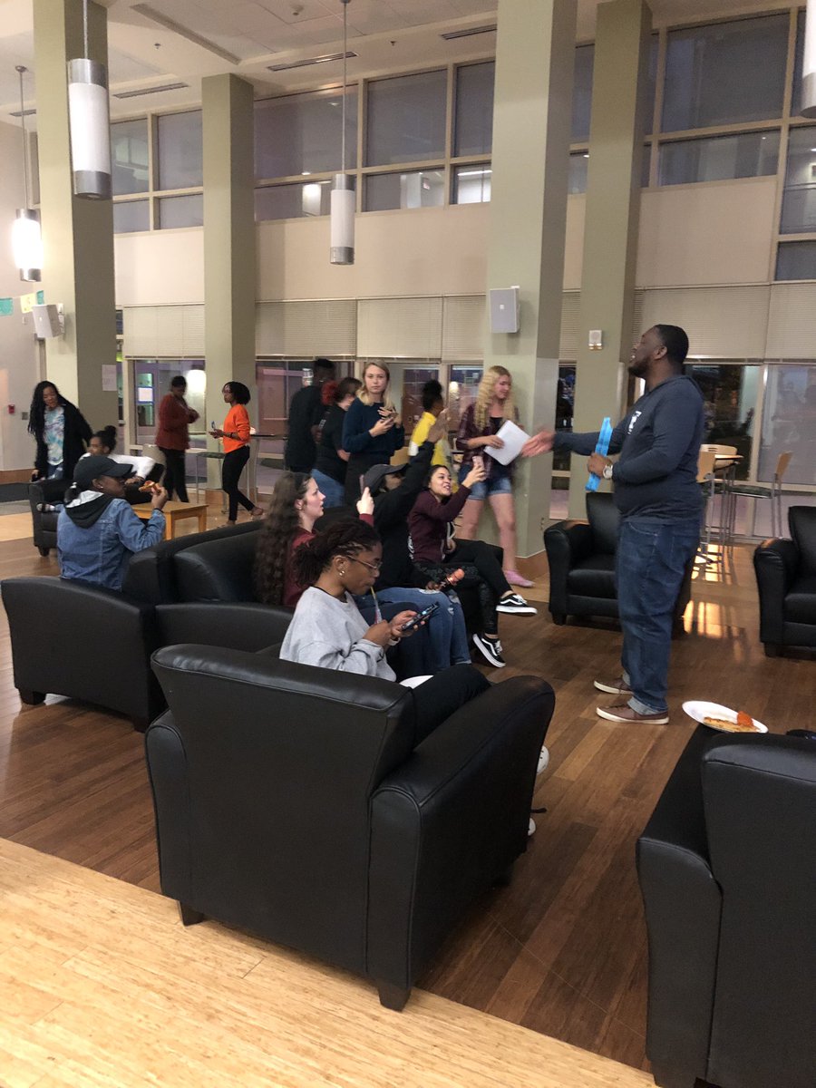 Jefferson Suites’ “Meet the Council” event last night was an absolute blast! You can never go wrong with karaoke, Uno, and “minute to win it” games! <a href="/UNCGHRL/">UNCG HRL</a> <a href="/UNCGRHA/">UNCG RHA</a>