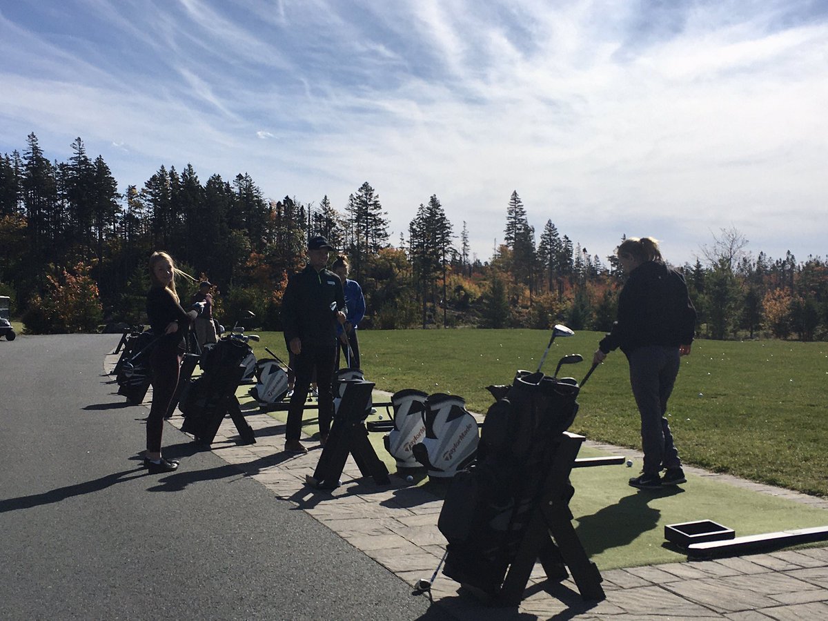 GolfProNose's tweet photo. Hosted the enthusiastic @lockleadership class today for golf &amp; MTB @linksatbrunello. Appreciate the support of @GolfCanada thru the #FutureLinks Get Linked grant. Our pros @BenClarke17 &amp; @NealR12 knocked it outta the park! https://t.co/DVWBgvBQHo
