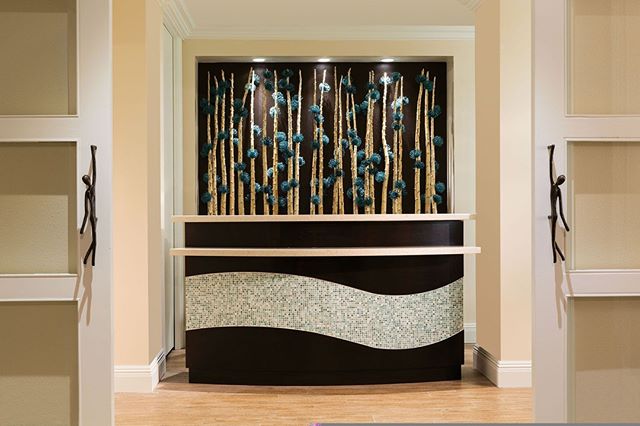 LBKCR's tweet image. Discover an island-inspired sanctuary dedicated to the pleasures of personal wellbeing at The Spa, holistic beauty at our beach resort.⠀
.⠀
.⠀
.⠀
#resort #hotel #marina #sarasota #longboatkey #florida #spa #relaxation #massage