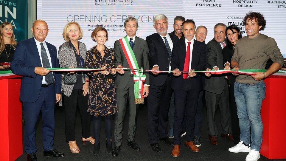 AlbergoRiminese's tweet photo. Bonaccorsi al taglio del nastro del #TTG19: "Il turismo è una delle grandi industrie del Paese"
#Rimini
@ttgitalia https://t.co/wzWilx1GVN