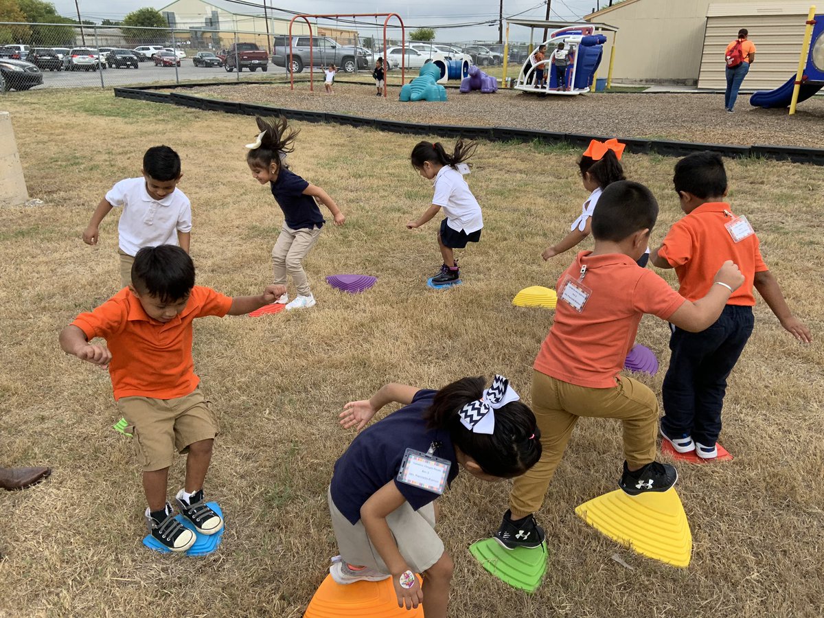 PatriciaRamon15's tweet photo. Whoa!! Watch out @EISDMemorialHS and @JFKennedyHighS Future athletes headed your way!! ⚽️🏀🏋🏽♀️ 🏃🏽♀️ #youngathletesprogram #tinyathletes @JOSECARDENASECC @Coldturtle1 https://t.co/QTqDqyGO1x