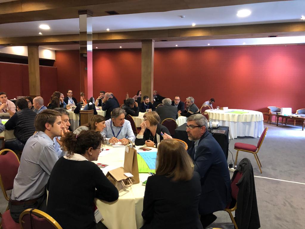ChacoSalud's tweet photo. Chaco participó del Programa de Diálogo Público- Privado en Salud en Tierra del Fuego. Se trata de una reunión organizada por @AmChamArgentina  y la @ISALUD_Oficial  junto a funcionarios públicos de todo el País para la generación de consensos en salud.  #ChacoPresente https://t.co/tbcScXnxs1