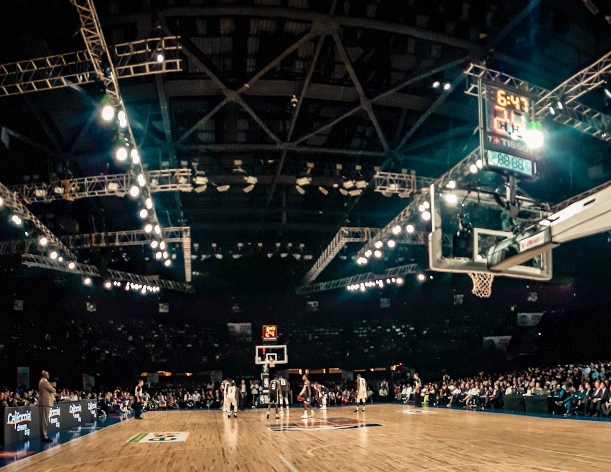 shotbychang's tweet photo. #NBAIndiaGames #nbainmybackyard https://t.co/GZZ200H4IC