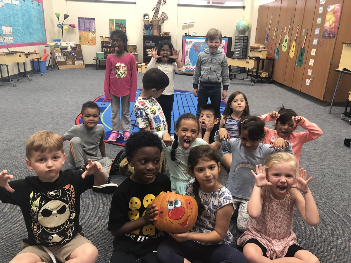 McCallMusic1's tweet photo. My Kinders love turning into jack-o-lanterns! https://t.co/h4coPP8gOJ