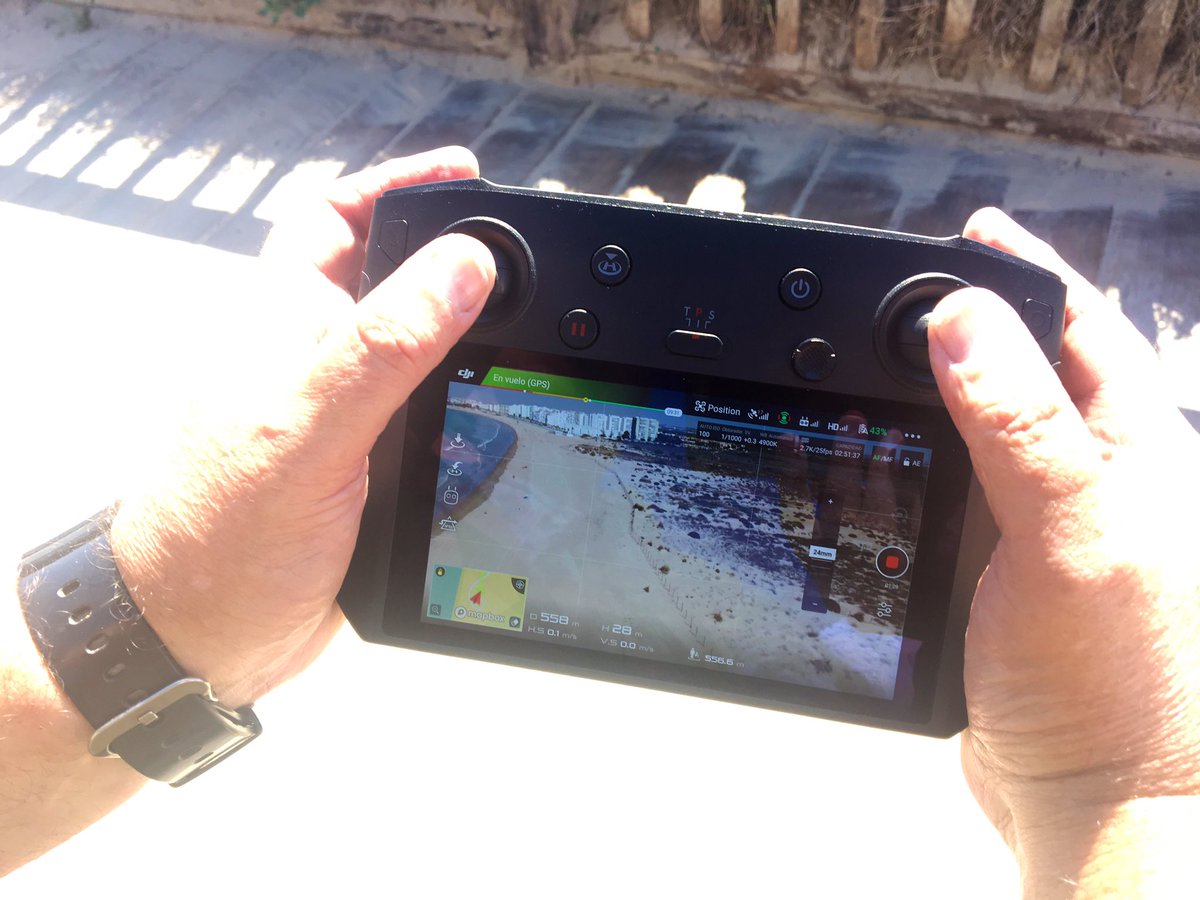 EcoherenciaSCA's tweet photo. Hoy Arturo, piloto de drones del PN Bahía de Cádiz @AndaluciaJunta, ha grabado la zona del @ParqueTorunos donde actuaremos con el proyecto de Recuperación de espacios costeros gaditanos con @FBiodiversidad y @avrandalucia #biodiversidad #restauracion #voluntariado https://t.co/gp1dhBy2Gd