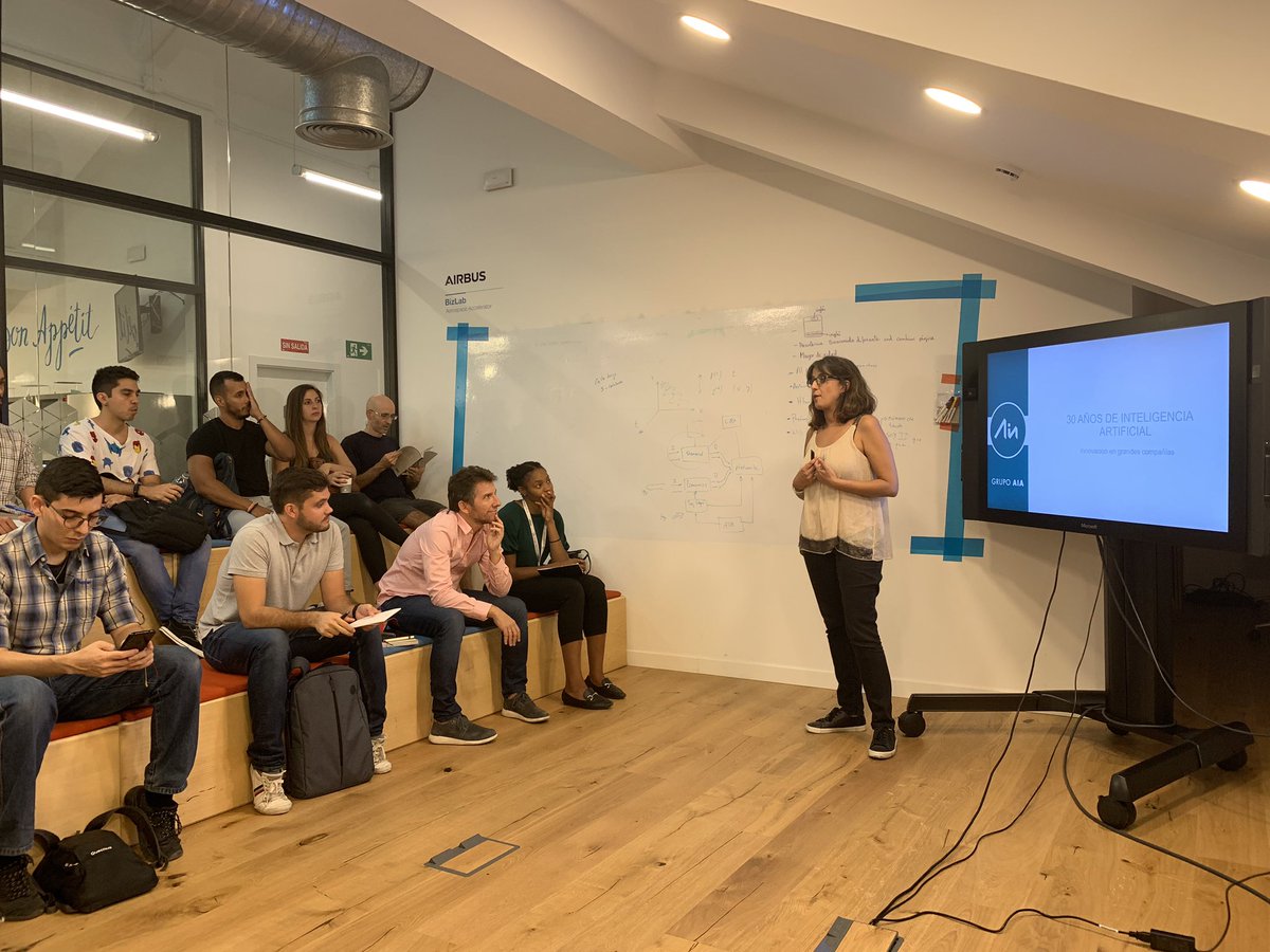 ColibriThalassi's tweet photo. #InteligenciaArtificial . Comenzamos la charla #innovacion en grandes compañías!! @GrupoAIA, @lailaelqadi cómo transformo mi organización a través de #culturaDelDato , los  #innovadores y #earlyadopters van por el buen camino, si estamos a la última no nos quedaremos  #rezagados https://t.co/3x5gpOuquw